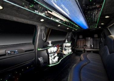 Lincoln MKT Super Stretch Limousine Photo