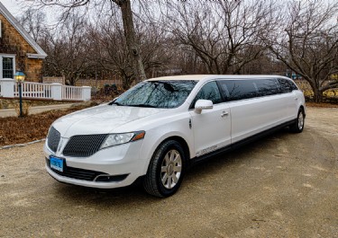 Lincoln MKT Super Stretch Limousine Photo